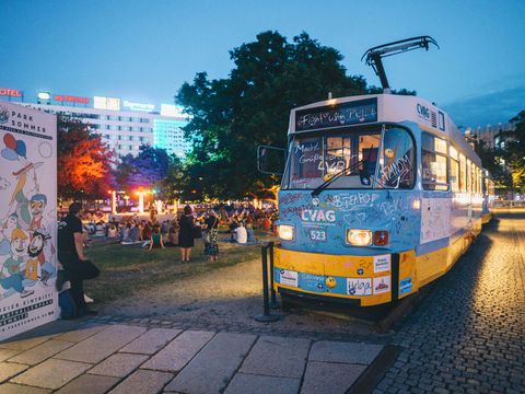 Kreativ sein an alter Tatrabahn beim Parksommer 2021